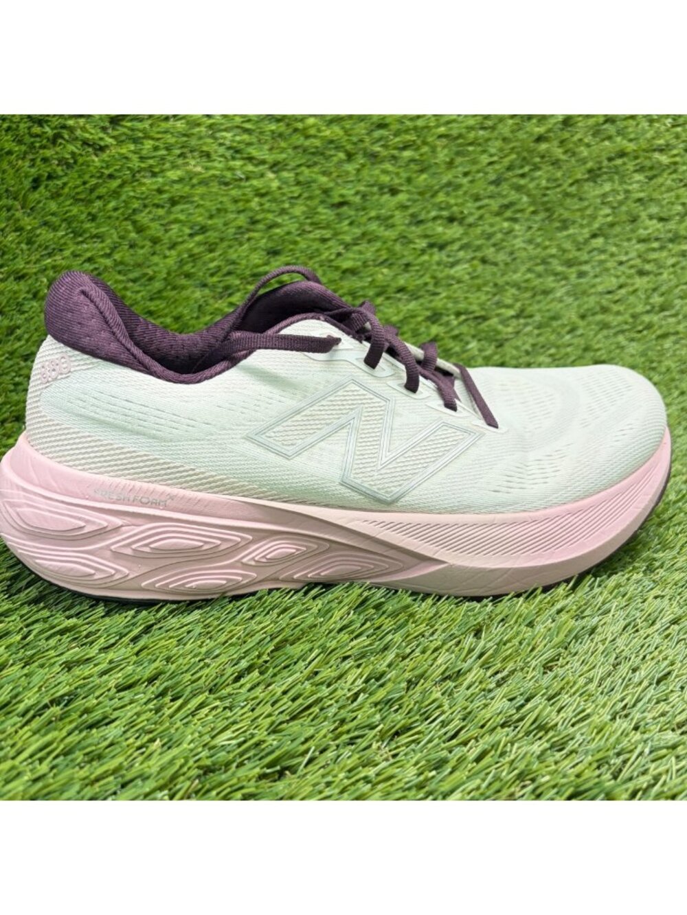 New Balance Fresh Foam X 880 v15 Womens Size 10 White Running Shoes Sneakers